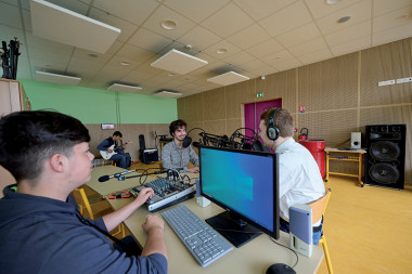 SALLE DE MUSIQUE DU LYCÉE JEAN-MONNET À FOULAYRONNES